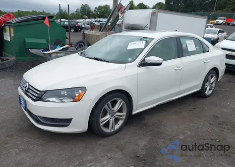 2014 Volkswagen Passat 2.5L Se из США, поврежденный, VIN 1VWBP7A32EC019559